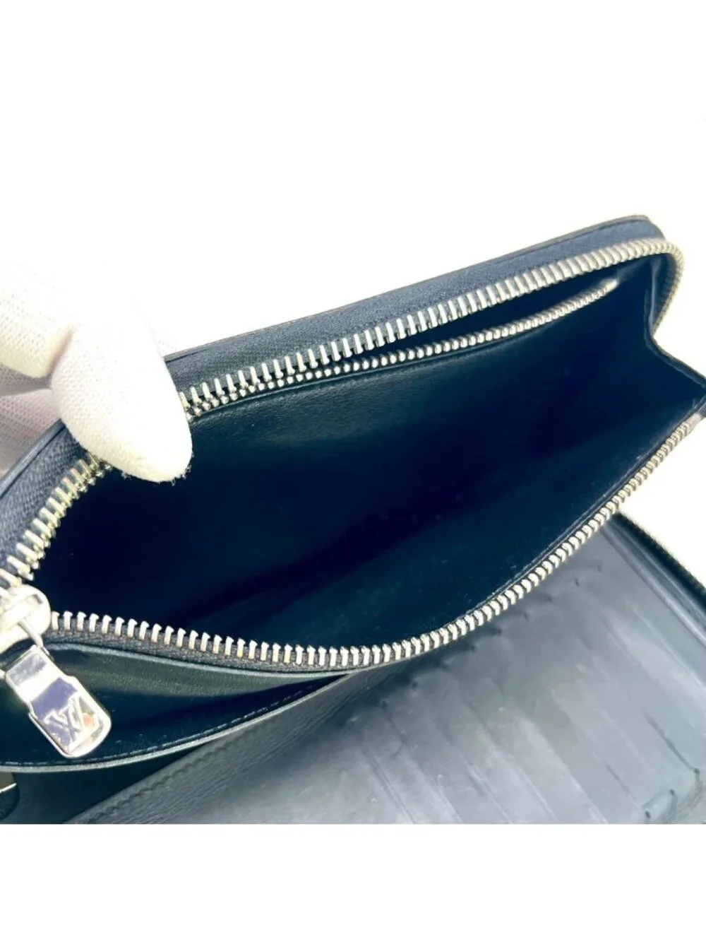 Louis Vuitton Taurillon Leather Vertical Zippy Wallet